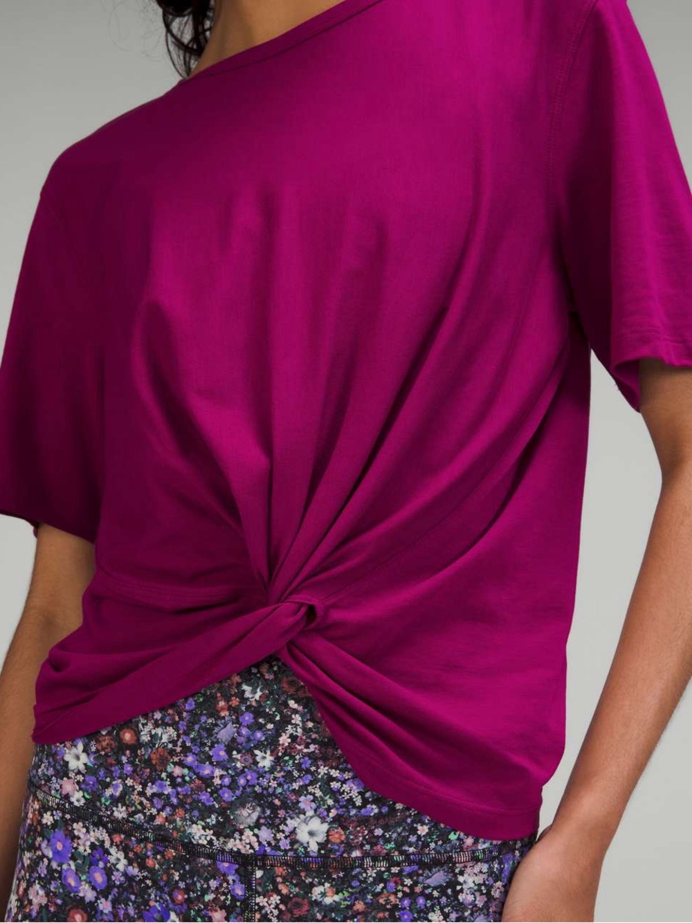 Lululemon Crescent T-Shirt Front Twist - size 6